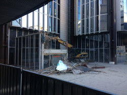 V Praze začala demolice hlavních věží komplexu Transgas. Foto: Matěj Beránek