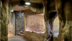 Tropický pavilon v ZOO Jihlava, interiér, vnitřní povrchy jsou z torkretovaného betonu – foto