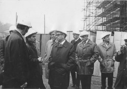 Dobové fotografie Ústřední telekomunikační budovy v Praze na Žižkově.