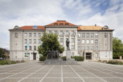 Budova obchodní akademie v Plzni