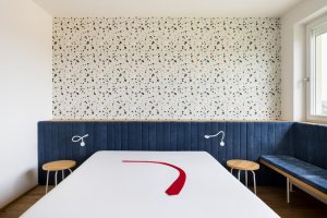 Rekonstrukce interiéru žižkovského mezonetu v Praze od No Architects