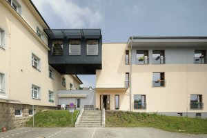 Díky rychlosti výroby, dodávky a výstavby modulárních konstrukcí pomáhá společnost KOMA lidem v neočekávaných životních situacích