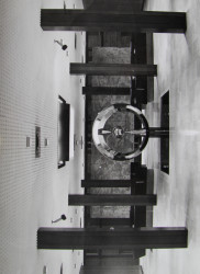 Zdeněk Kuna / Olivier Honke-Houfek / Zdeněk Stupka: Strojimport, 1961-1971, vstupní hala s plastikou Václava Dolejše, dobový snímek. Zdeněk Kuna: Československý zastupitelský úřad, Milán, 1971 až 1976, dobová fotografie.