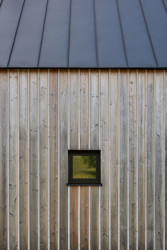 Chalupa v Dolní Malé Úpě, mar.s architects: svislé latě na fasádě