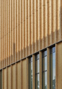Uhlíkově neutrální kulturní centrum Sara od White Architekter