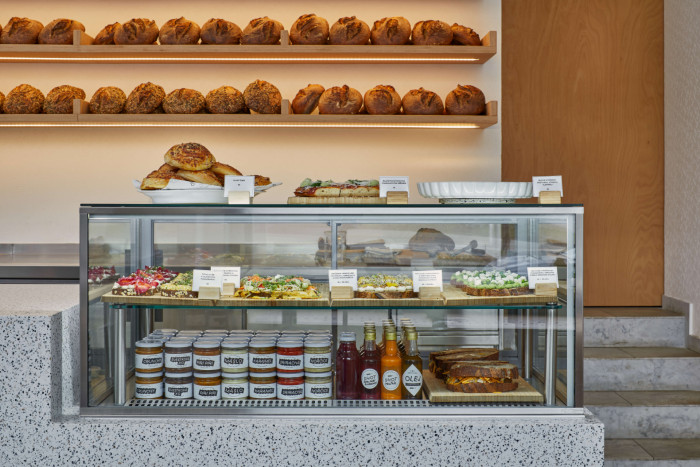 Kro Café, NEUHÄUSL HUNAL / David Neuhäusl, Matěj Hunal