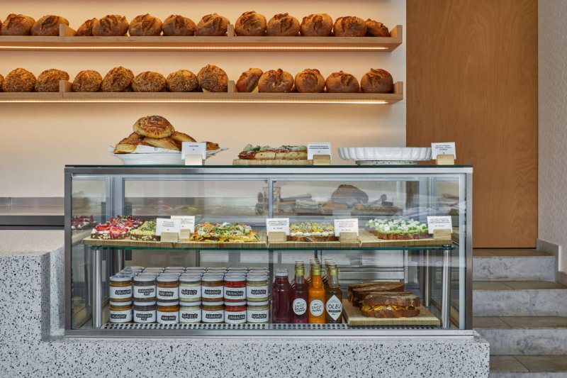 Kro Café, NEUHÄUSL HUNAL / David Neuhäusl, Matěj Hunal