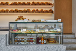 Kro Café, NEUHÄUSL HUNAL / David Neuhäusl, Matěj Hunal