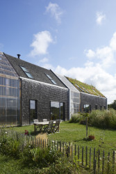 Les Pieds Vertes, j + e architekti / Benjamin Jardel, Nicolas Epaillard