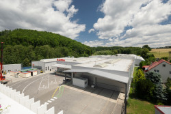 Česká společnost KOMA MODULAR uplatňuje modularitu na stavbách různých typologií. Díky inovacím jsou považováni za špičku mezi architekty i stavaři