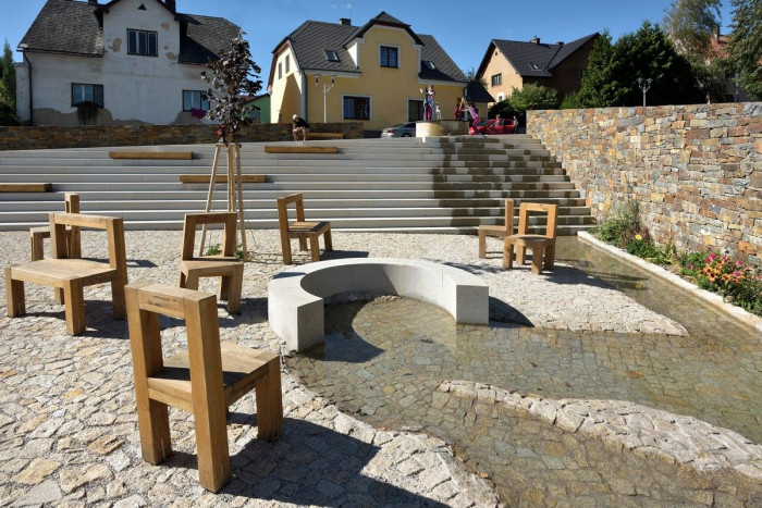 Náves ve Velké Polomi, Ateliér 38,