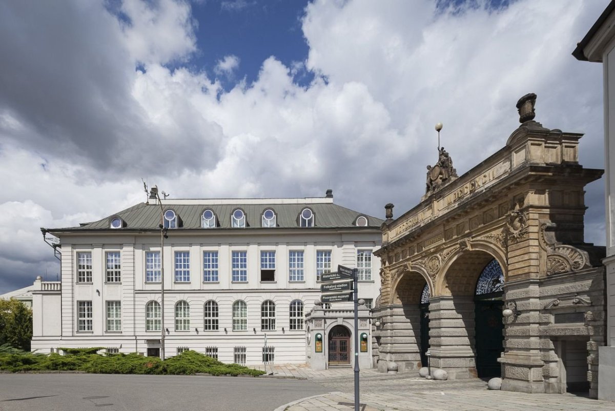 POST—INDUSTRIÁL: Správní budova a tzv. Jubilejní brána Plzeňského Prazdroje, Plzeňský architektonický manuál (PAM), 2016 – foto