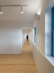 Vznikl tady taky prostor pro výletníky – turistické informační centrum, které se usadilo v jednom z domů přímo na návsi.