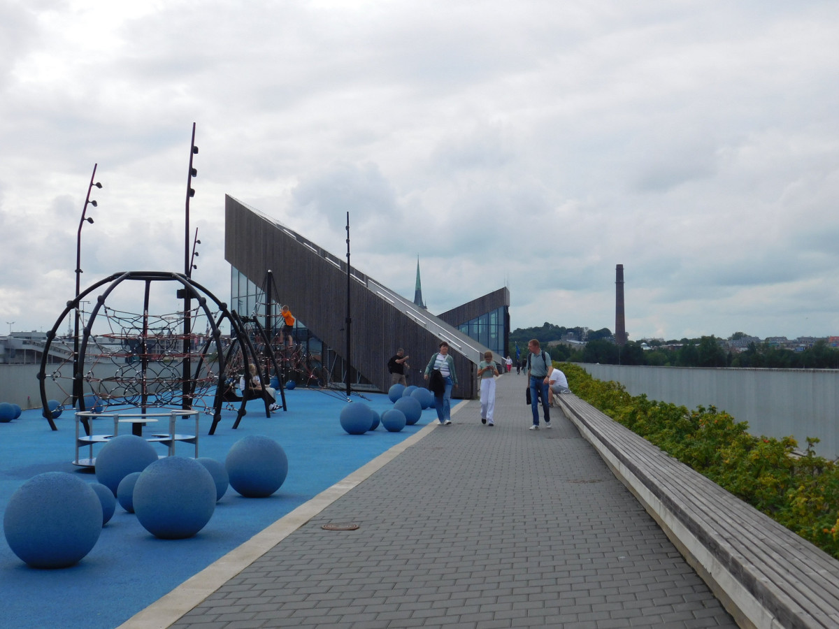 Promenáda vybízí k aktivnímu trávení volného času. 