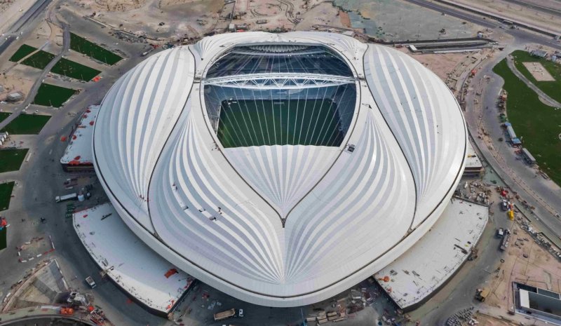 Největší kontroverze budí stadion Al Janoub z dílny zesnulé architektky Zahy Hadid