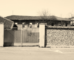 Šest řadovek ve starobyle stodole v Sesto San Giovanni, původní stav © Studio Roberto Mascazzini ArchitettoŠest řadovek ve starobyle stodole v Sesto San Giovanni, původní stav