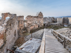 Hospodářská budova na hradě Uhrovec, Atelier ô / Martin Varga, Martin Kvitkovský, Pavol Pauliny