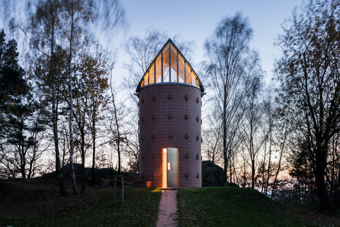 Před usednutím ke štědrovečerní večeři je potřeba se zklidnit. Lékem na předvánoční shon může být třeba kontemplace v této kapli. Nachází se u moravského Fryštáku a je zasvěcená sv. Antonínovi Paduánskému - františkánskému mnichovi, jehož atributem je lilie.