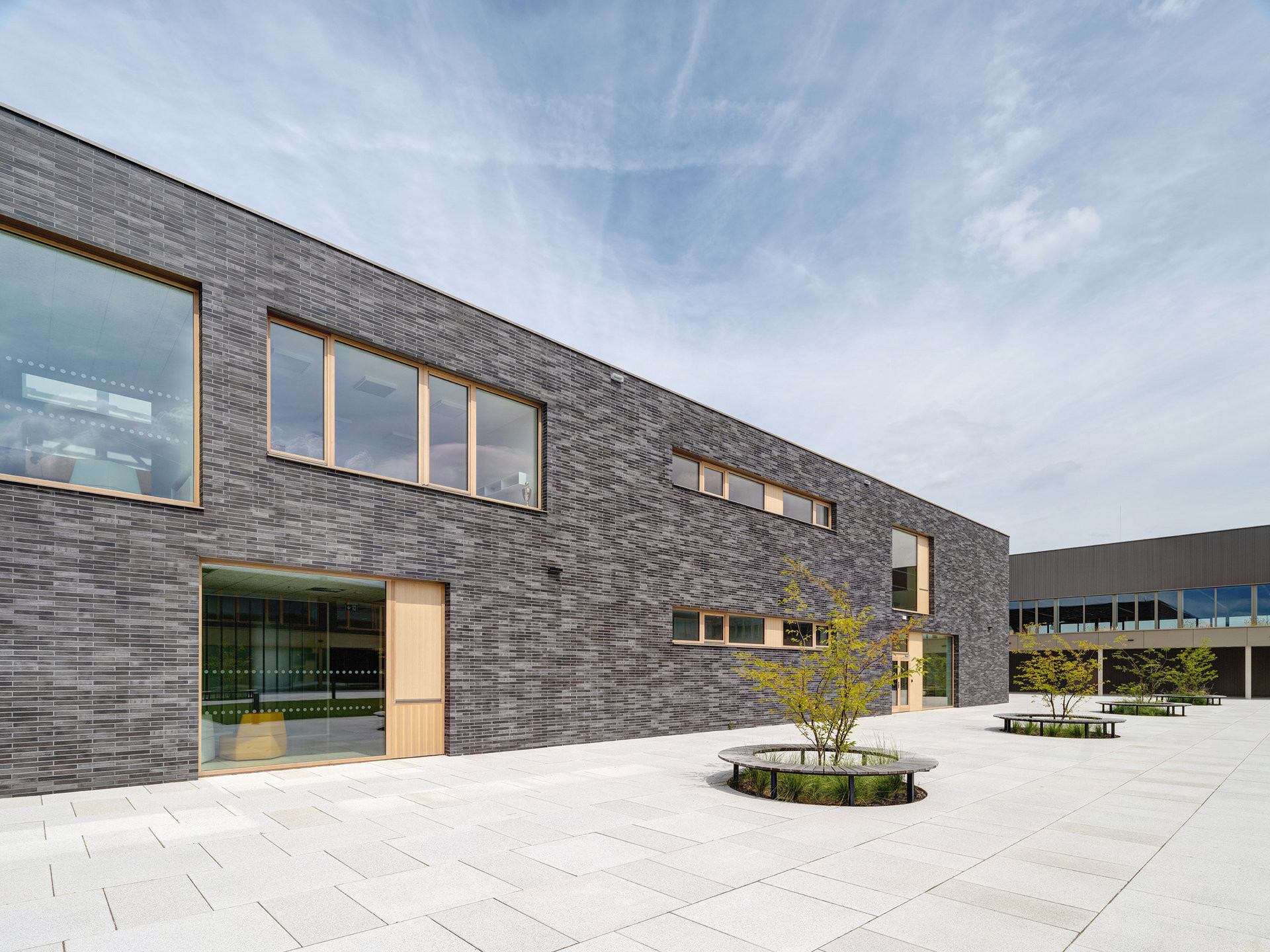 V Šeberově mají novou základní školu. Navrhlo ji studio ADR.