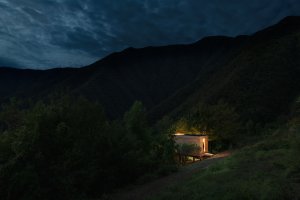 Mladí italští architekti postavili za dva týdny malou stavbu v Apeninách určenou k rozjímání a meditaci