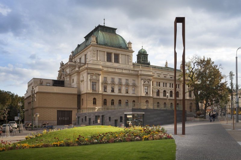 KB Král, Proměna okolí Divadla J.K.Tyla v Plzni - foto