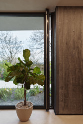 Detail panelového okna Aluprof (MB-86 SI) - otevřené