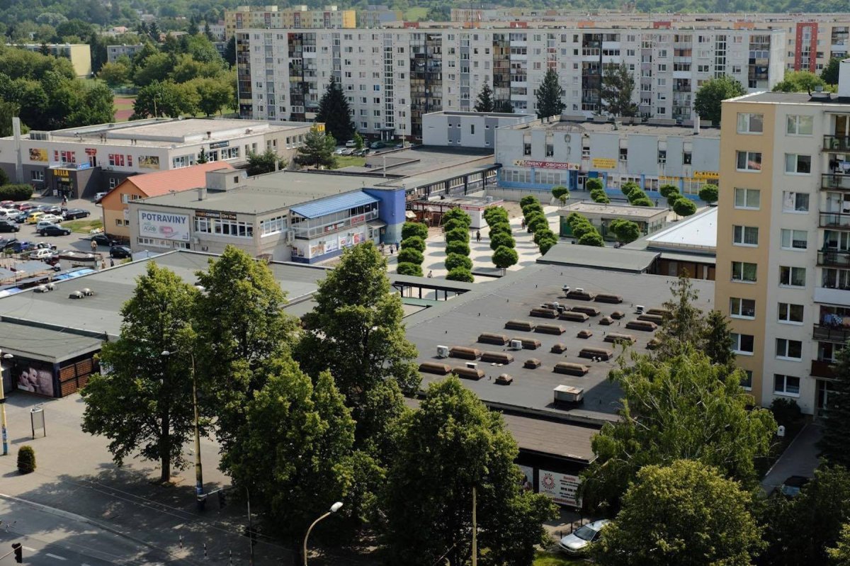 Vítěz kategorie Exteriér slovenských cen CEZAAR 2018, ateliér zerozero, náměstí Centrum v Prešově. Foto: zerozero
