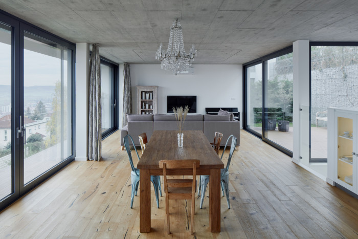 Dvě identické vily od studia Jestico + Whiles na jihozápadě Prahy