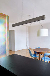 Rekonstrukce bytu v Praze-Nuslích, studio Collarch: Hlavní obytný prostor obsahuje kuchyň, jídelnu i obývací pokoj