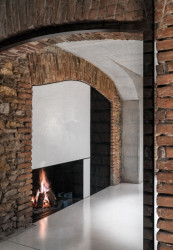 White Concrete Old House, I/O architects