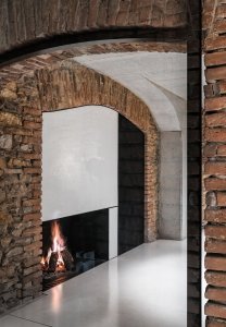 White Concrete Old House, I/O architects