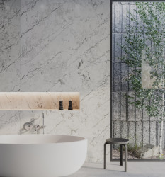 Společnost Technistone představuje nové dekory tvrzeného kamene inspirované luxusním mramorem: na obrázku dekor Romano Ricco