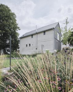 Architekt Marc Flick zrekonstruoval zchátralý dvůr v západním Německu