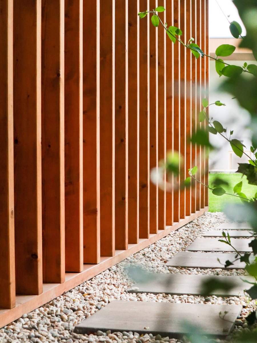 Architekt chtěl vytvořit celoroční intimní prostor, který by fungoval ve spojení se zahradou. (Sauna, Adam Lukačovič)