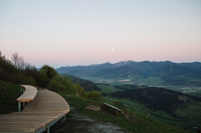 2021 architekti, LABAK, Lávka a prístrešok na Straníku – foto
