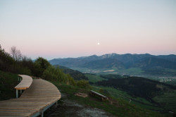 2021 architekti, LABAK, Lávka a prístrešok na Straníku – foto