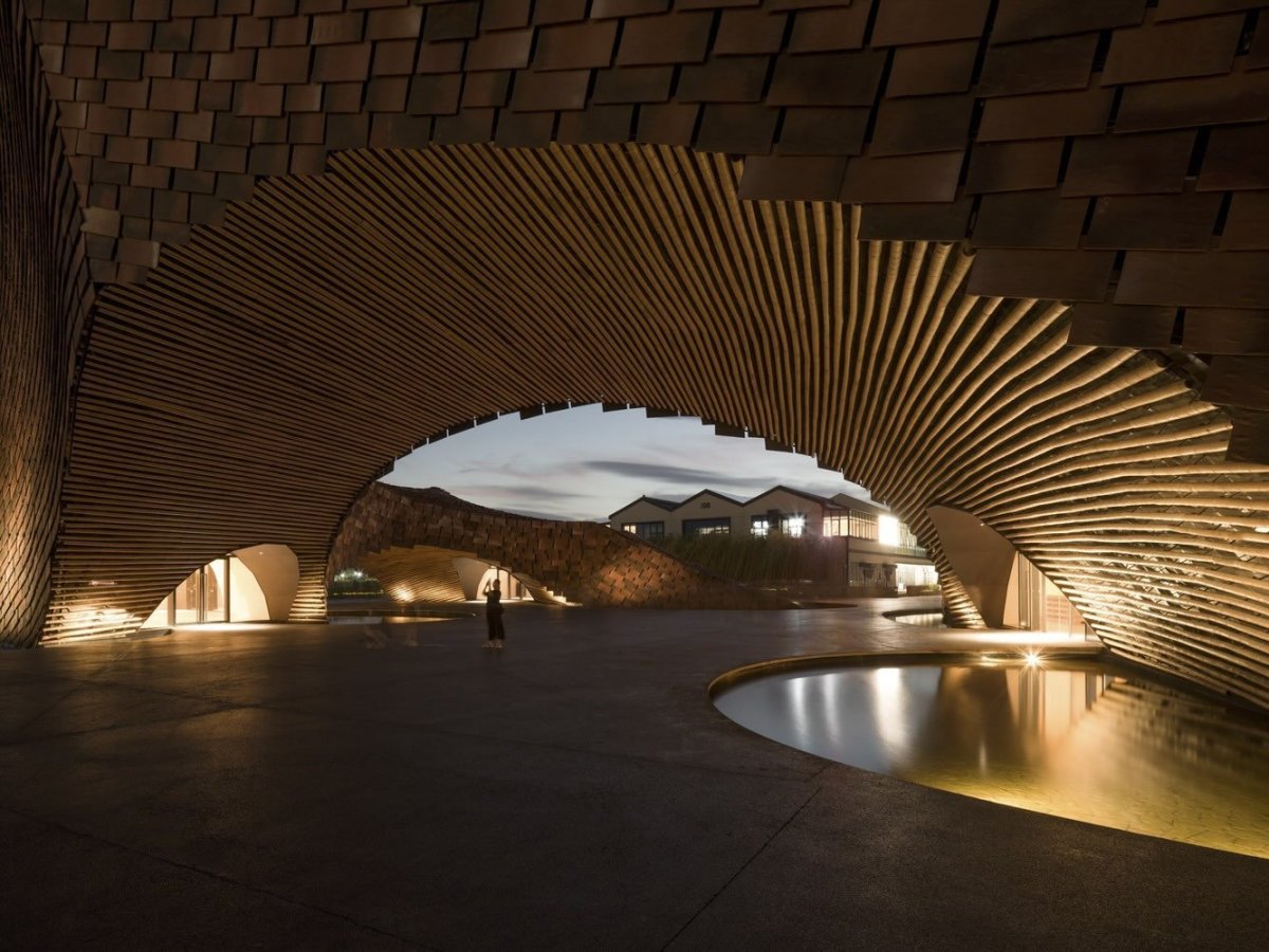 Kengo Kuma je významný japonský architekt.