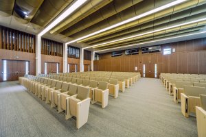 Rekonstrukce univerzitní auly v Praze od studia DRNH & Jana Čejky