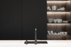 Ateliér Vrtiška & Žák navrhli interiér vily v pražské Troji v kombinaci světlých a tmavých odstínů