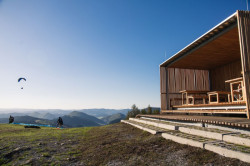 2021 architekti, LABAK, Lávka a prístrešok na Straníku – foto