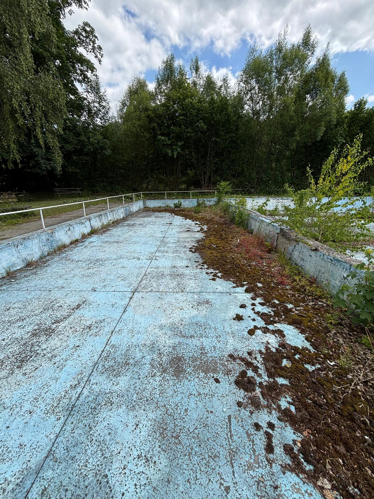 Původní stav koupaliště před zahájením rekonstrukce. (Koupaliště ve Vizovicích; Berndorf Bäderbau)