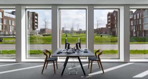 Městský Archiv Delft, Office Winhov, Gottlieb Paludan Architects: Čítárny a kavárna v parteru poskytují návštěvníkům příjemné místo ke studiu archivních materiálů