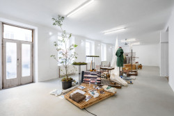 Fotografie z výstavy Fragments of a Breathing City od studia BREATHE EARTH COLLECTIVE