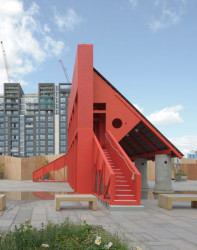 Červený pavilon pro londýnský Festival architektuČervený pavilon pro londýnský Festival architektury od TAKA Architects © David Grandorgery