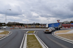 Kruhový objezd pro umístění uměleckého díla – foto