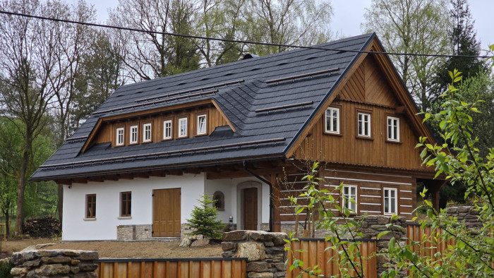 Firma Roubenky Roubal je český výrobce roubených staveb, který je na trhu od roku 2010.