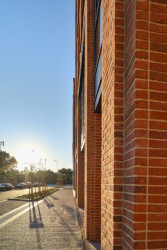 Dříve lihovar, dneska 240 bytů všech velikostí. A vyrostou další byty, kanceláře a restaurace.