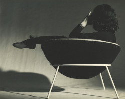 Lina Bo Bardi v Bowl Chair