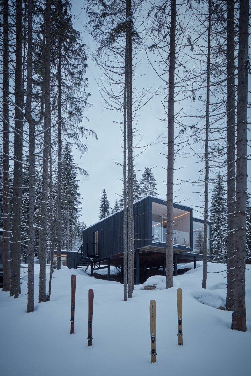 Sheltre pre hotel Bjornson, Ark-shelter / Michiel De Backer, Viktor Mikovčák, Martin Mikovčák