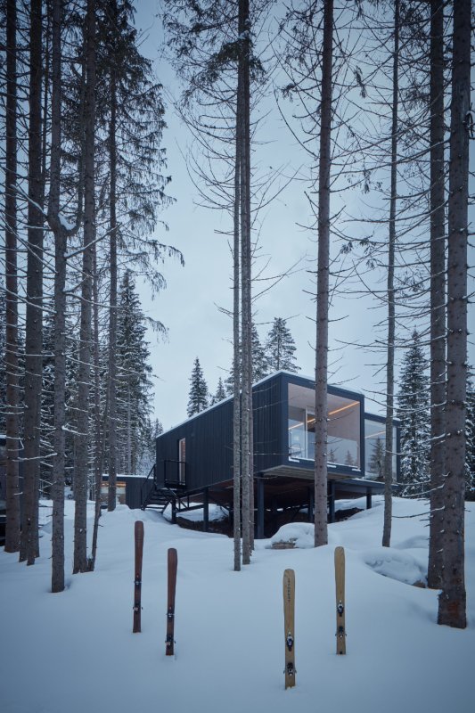 Sheltre pre hotel Bjornson, Ark-shelter / Michiel De Backer, Viktor Mikovčák, Martin Mikovčák